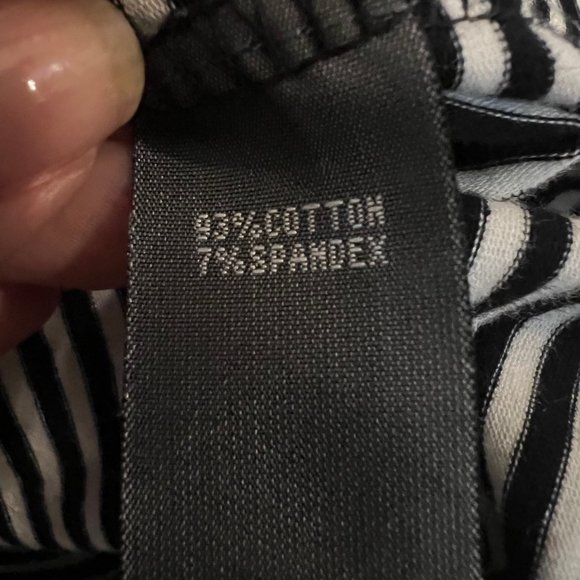 Kenneth Cole Reaction-Med black & white pin striped long sleeve comfortable top - Picture 5 of 9